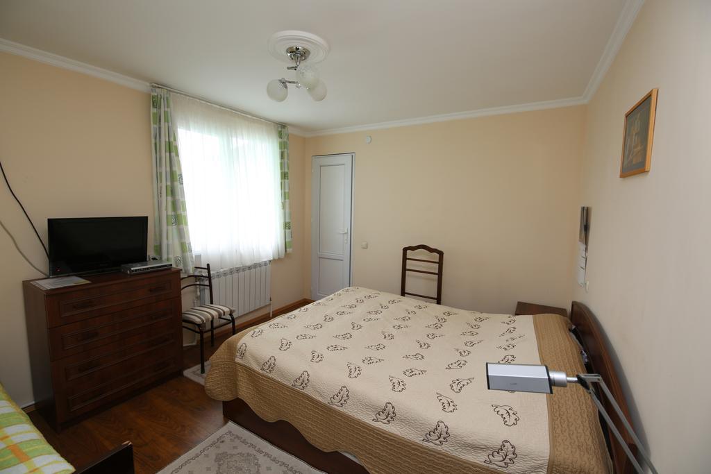 Guest House Green House Zugdidi Exterior foto