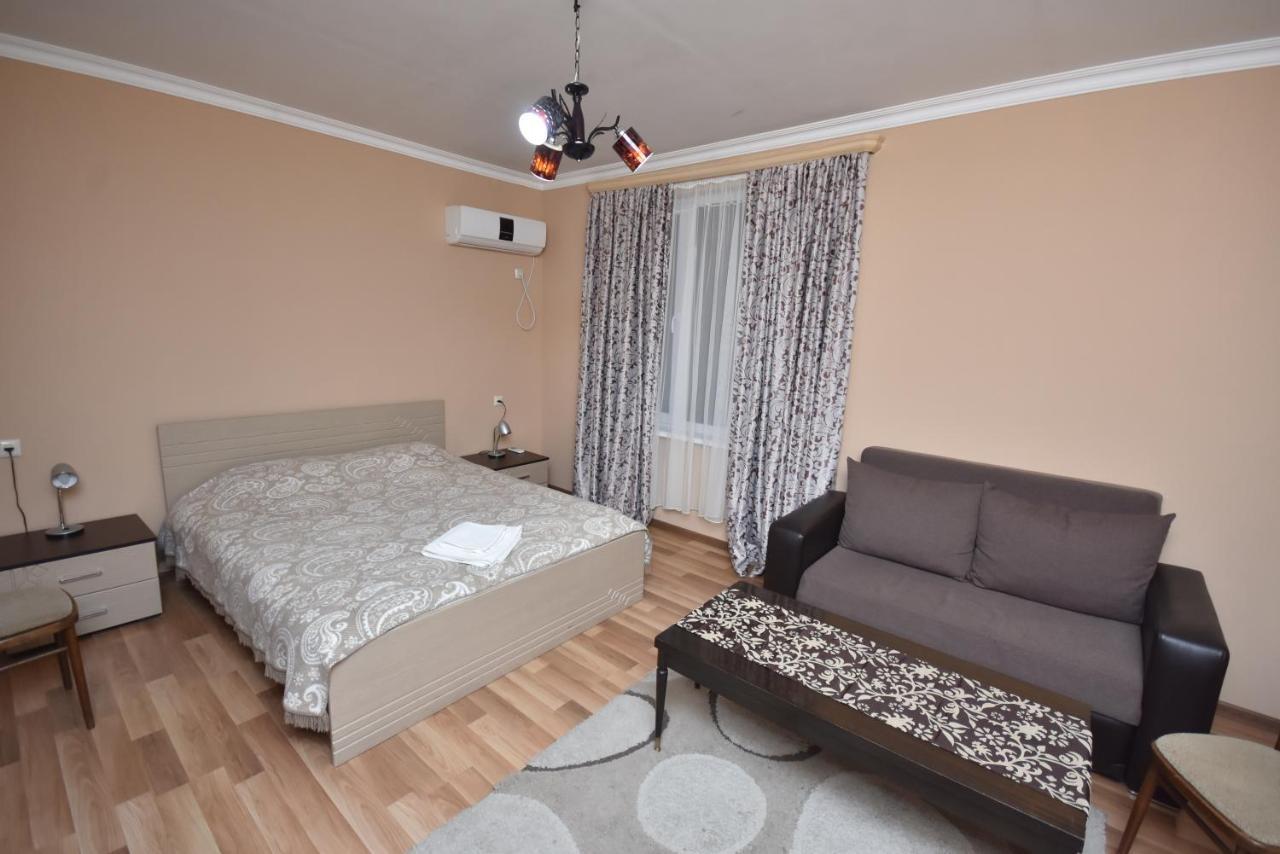 Guest House Green House Zugdidi Exterior foto